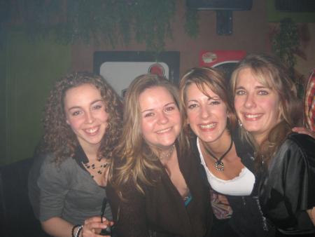 Les copines d'abord !
